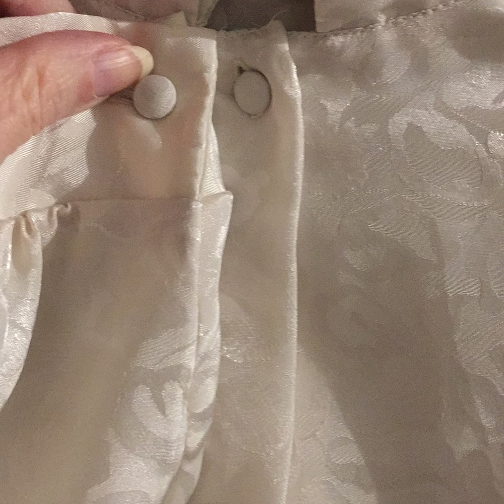 Cream colored Dress Shirt - Picture 4 of 6